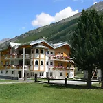 Apartment Haus Alpenstern Saas-Grund